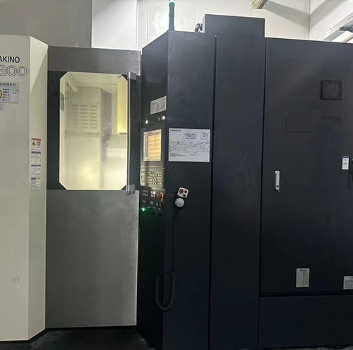 Makino DA300 5-axis plus center work center
