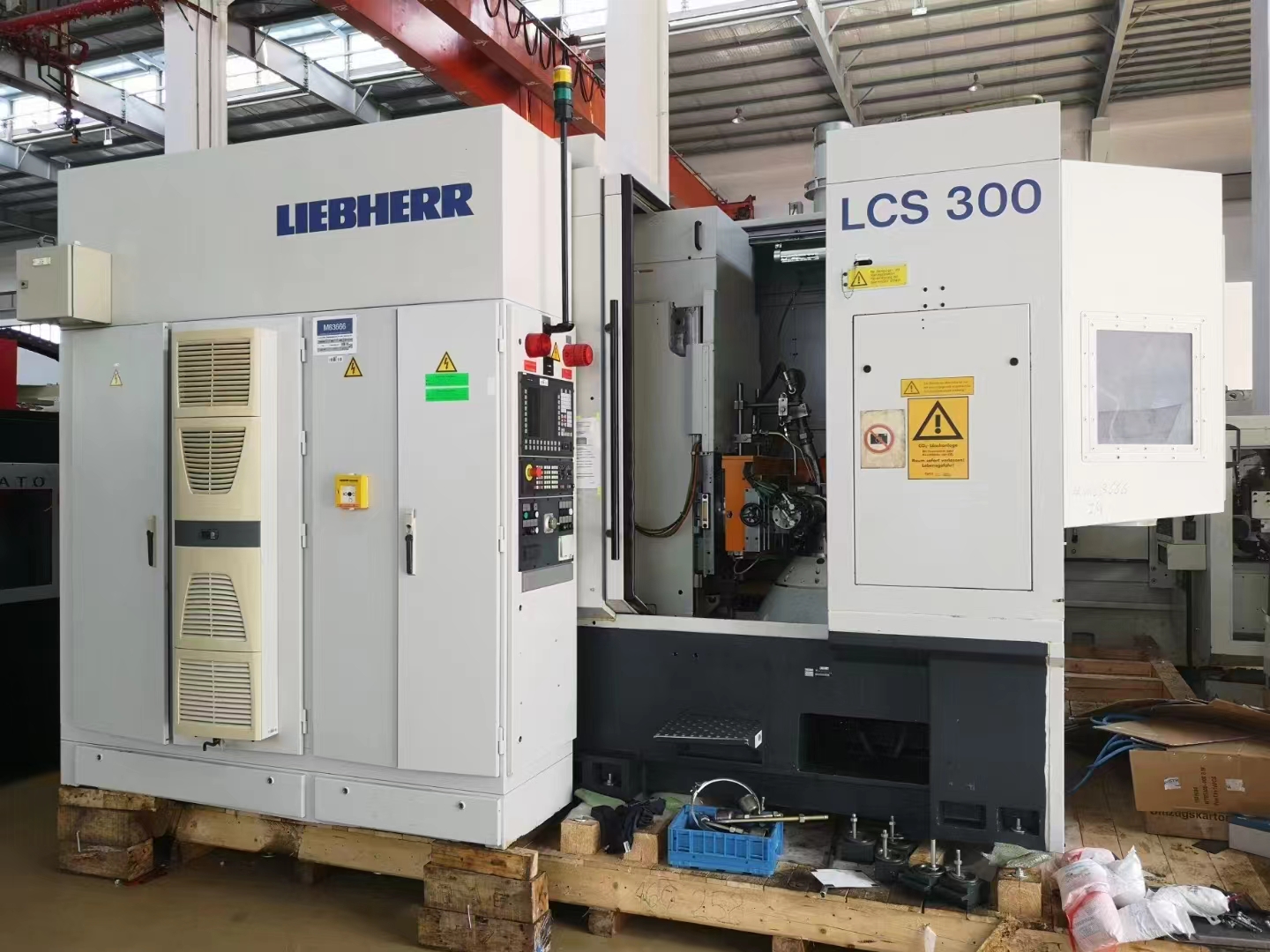 德國(guó)利渤海爾LIEBHERR LCS300數(shù)控磨齒機(jī)
